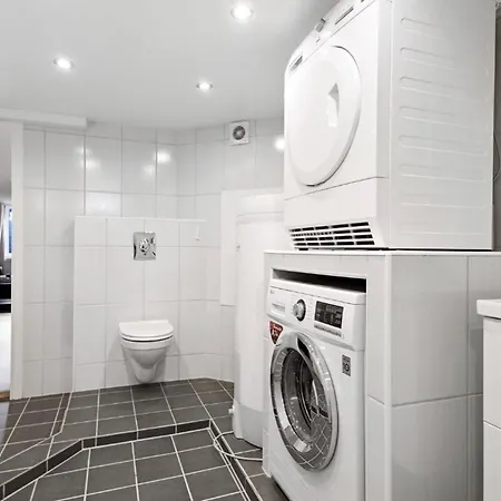 Spacious 3br Peaceful Neighborhood *